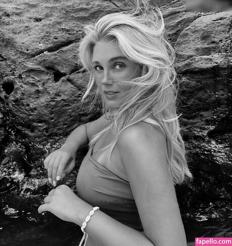 Lara Spengler xxx étoile galerie