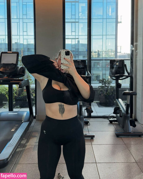 poupée sexuelle onlyfans bien chaud des photos