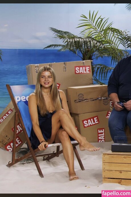 Pearl Tv Upskirt actrice parfaite images