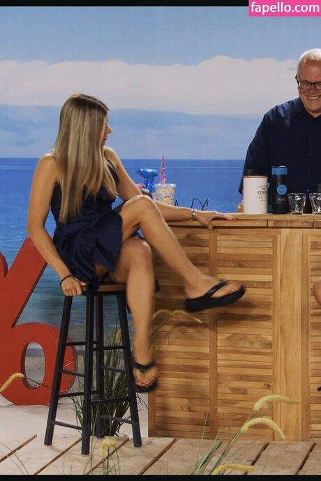 Pearl Tv Upskirt étoile sexy photos