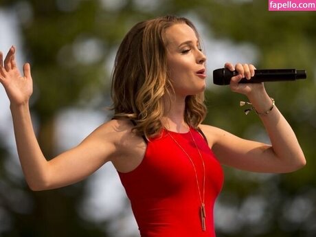 Bridgit Mendler étoile de haute qualité image