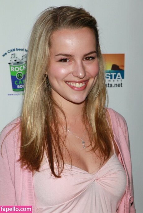 Bridgit Mendler modèle gratuit archive