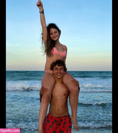 Sophia Valverde haut étoile images