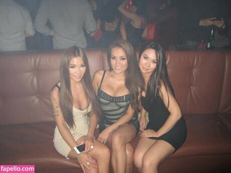 Stephanie Ly haut de star du porno images