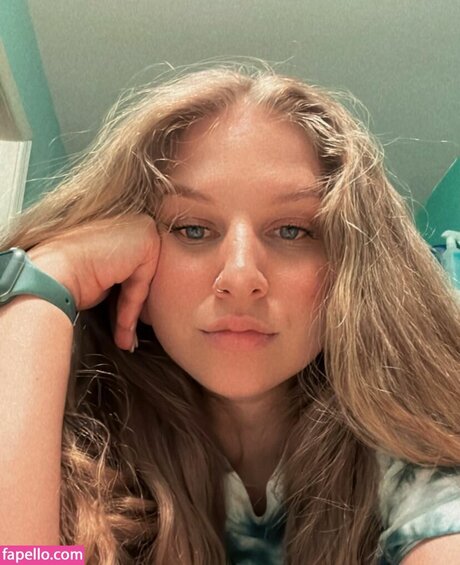 Ivy Andrews actrice de nus photos