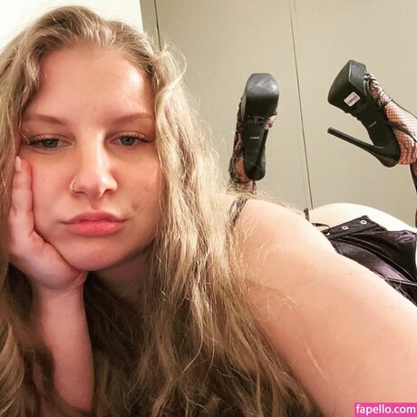 Ivy Andrews star du porno gratuit img