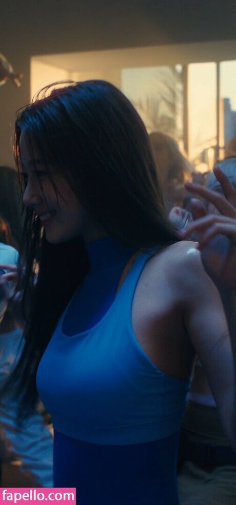 milf aux cheveux noirs onlyfans haut por img