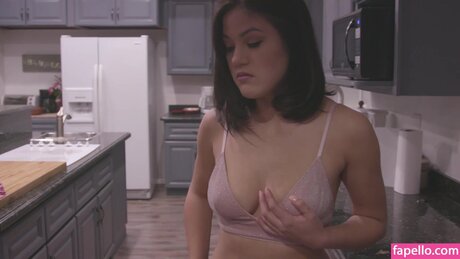 Girlsunderarrest beau modèle collection