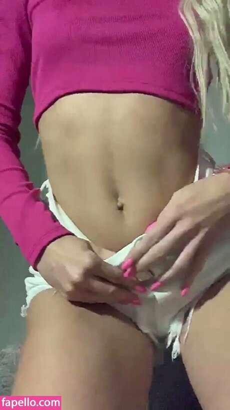 Olyalelay modèle parfait des photos