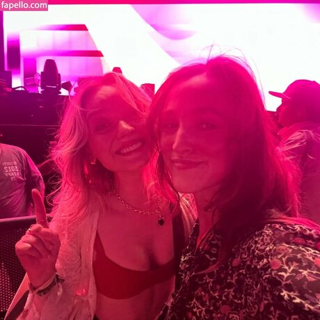 Madeleine Arthur étoile de haute qualité image