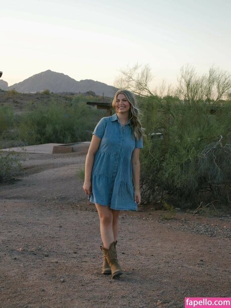 Hailey Johnson mannequin photos