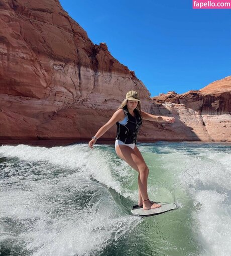 Hailey Johnson étoile xxx galeries