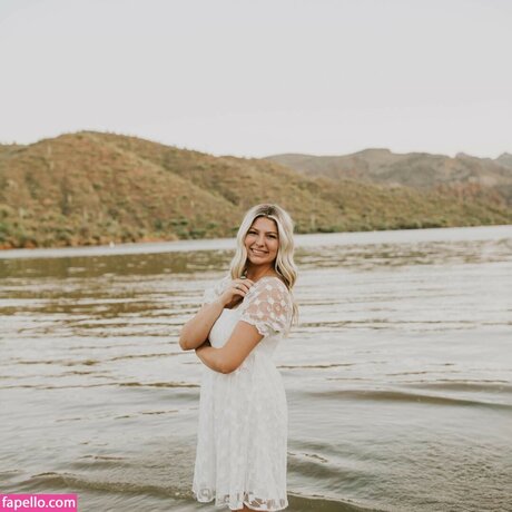 Hailey Johnson modèle chaud galerie