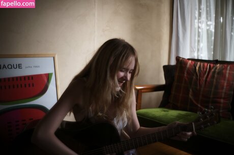 evieleafie modèle gratuit des photos