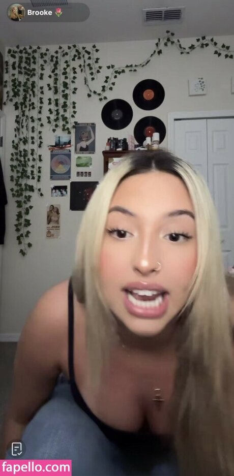 Cloud ASMR star du porno parfaite photo