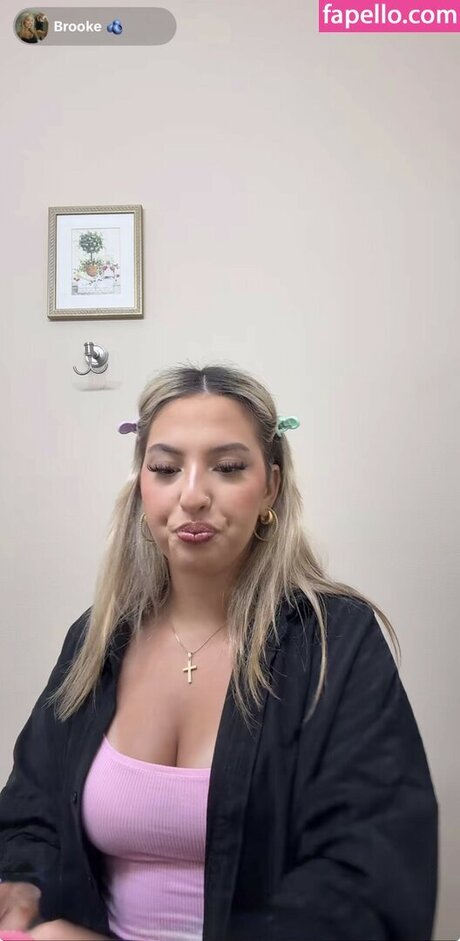 Cloud ASMR étoile xxx archive