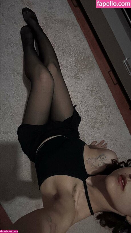 Ayse Arslan modèle sexy des photos