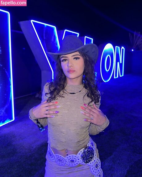 femme seulementfans adulte en haute qualité image