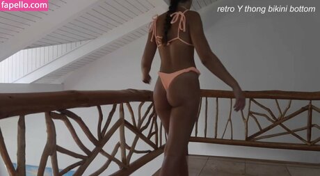 Hannah Meloche étoile de haute qualité archive