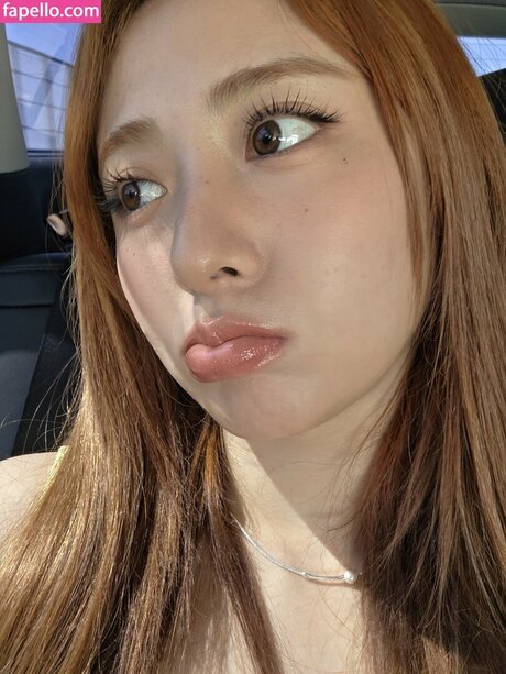 Huh Yunjin_ étoile magnifique images