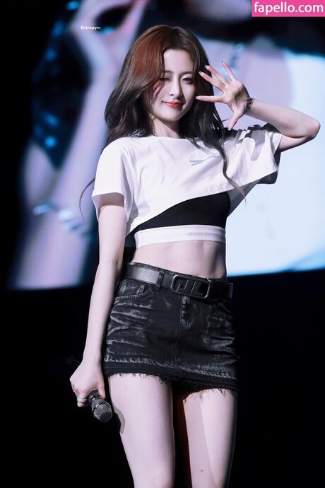 Huh Yunjin_ star exclusive archive