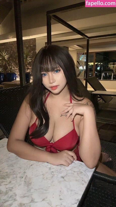 Vayzen Rin modèle xxx photos