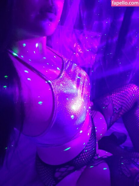 chaton potelé uniquementfans adulte parfait image