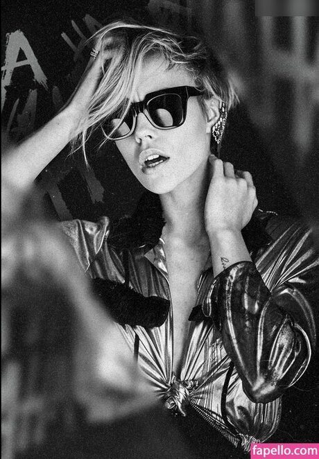 Miri Be star du porno adulte photos