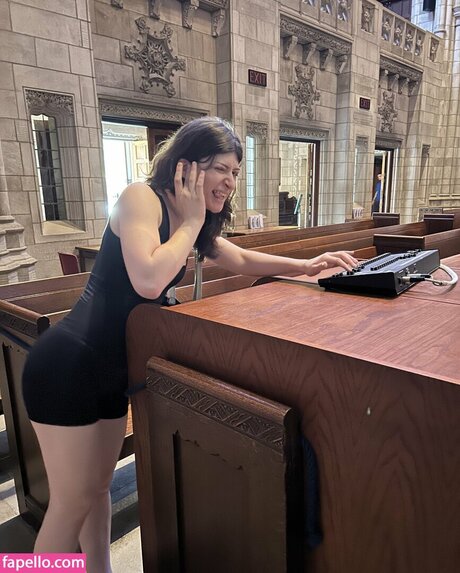 Squirtstain jolie actrice archive