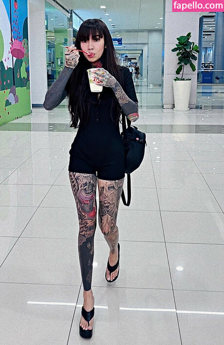 Angelie Pench modèle de sexe archive