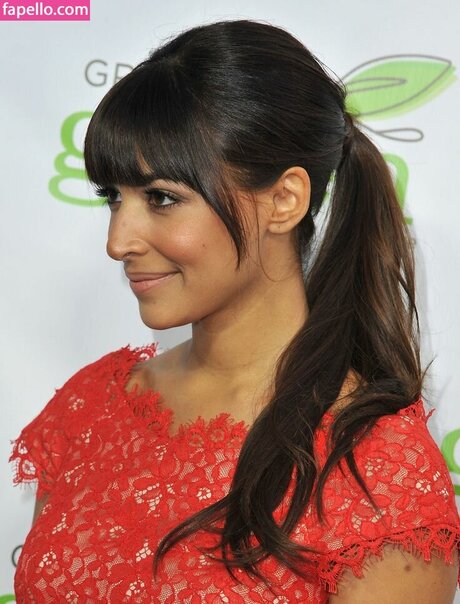 Hannah Simone actrice xxx archive