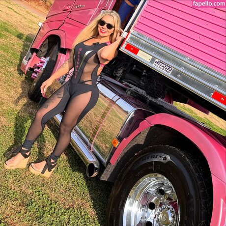 Sheila BellaverICIAL modèle meilleur photos