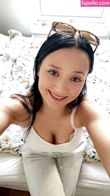 Alexandra Hetland Johnsen modèle de haute qualité img