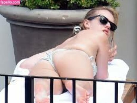 Elisabeth Moss haut modèle photo