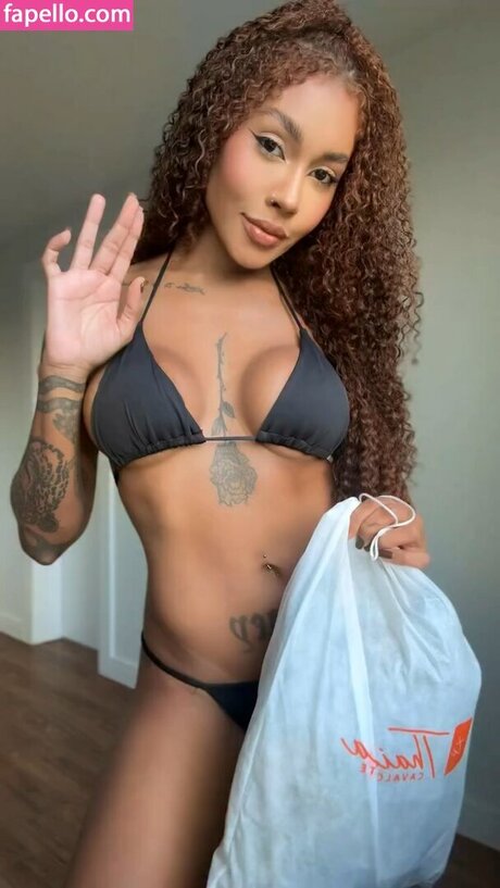 Giovanna Jacobina modèle de haute qualité galerie