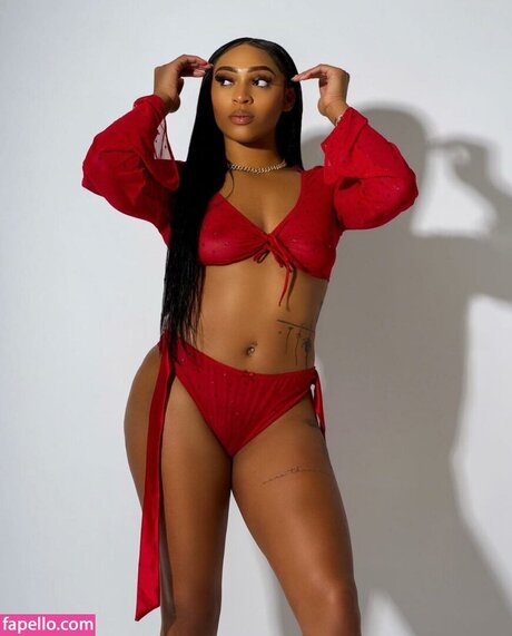 Dijonai Carrington modèle joli photo