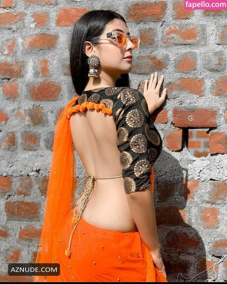 Isha Malviya haut de star du porno archive