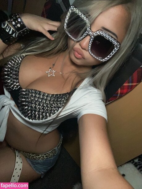 Miley Vang étoile sexy collection