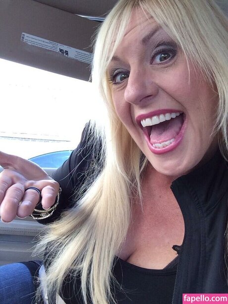 Laura Dotson art star du porno galeries