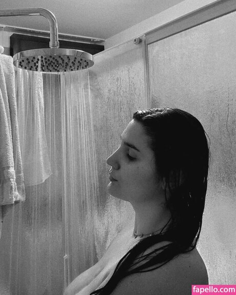 Manuela Mulligh star du porno de haute qualité image