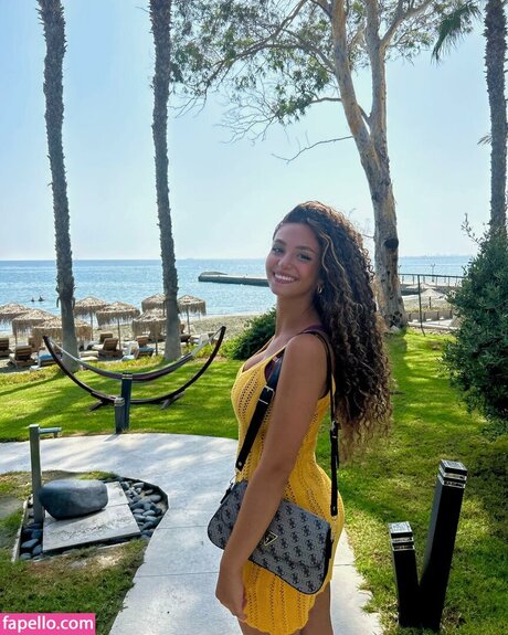 noadabushh étoile nue photo