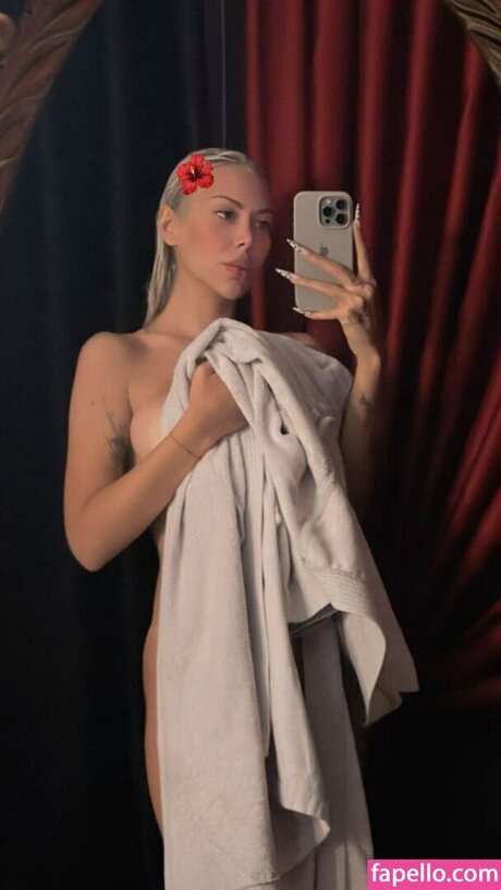 Seydanur Tunc jolie star du porno des photos