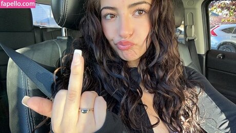 fille courbée dà côté onlyfans beau galerie