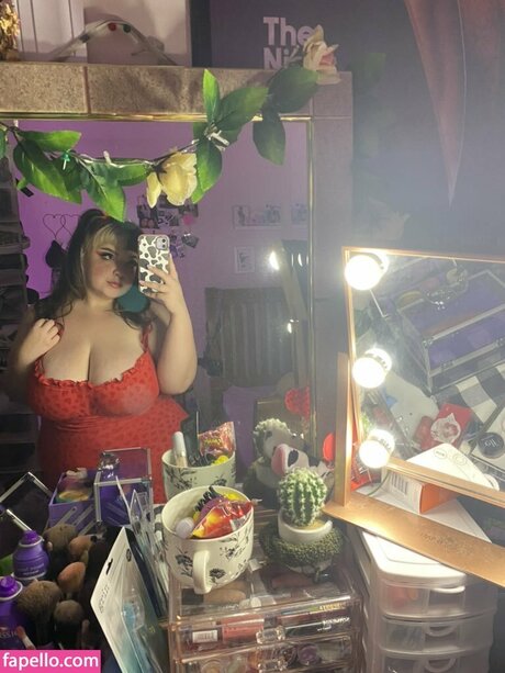 rousse aux gros seins onlyfans nu libre photo