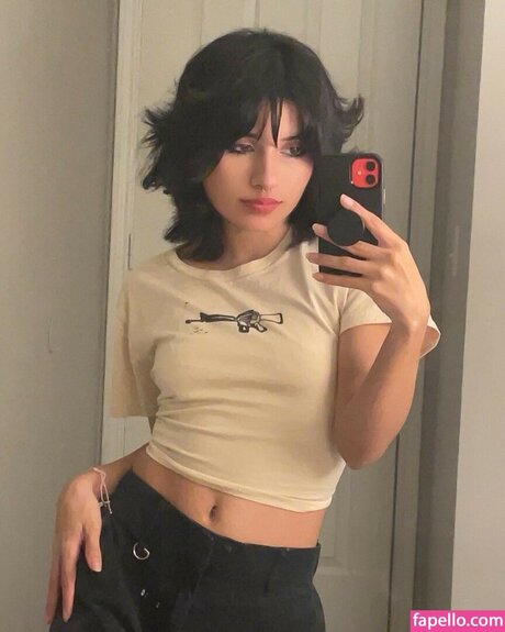 Violent Vira modèle porno photos