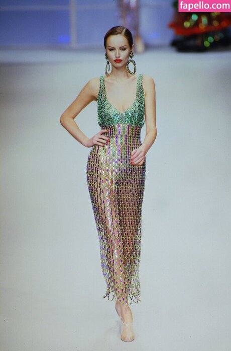 Adriana Karembeu xxx étoile galeries