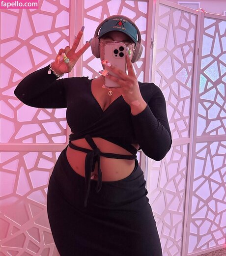 Nomfwanime modèle sympa photos