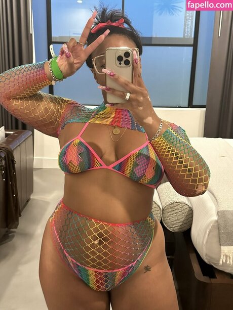 Nomfwanime star du porno chaude des photos