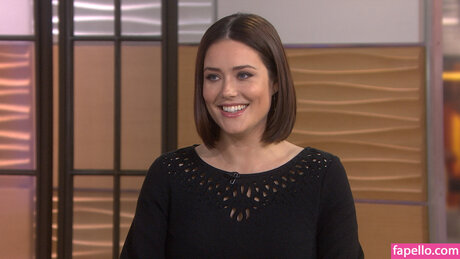 Megan Boone modèle gratuit collection