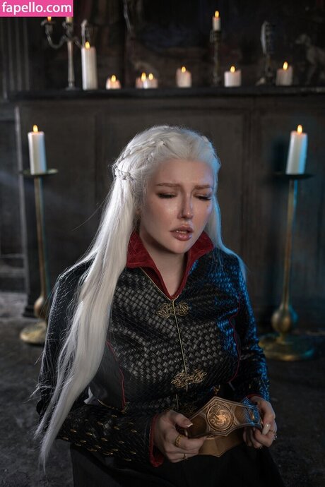 tatouages ​​blonds onlyfans chaud en haute qualité image